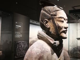 Guided Xi’an bus tour of Emperor Qin’s terracotta army
